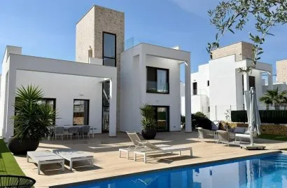 Villa de 5 dormitorios en Finestrat, España No. 2305