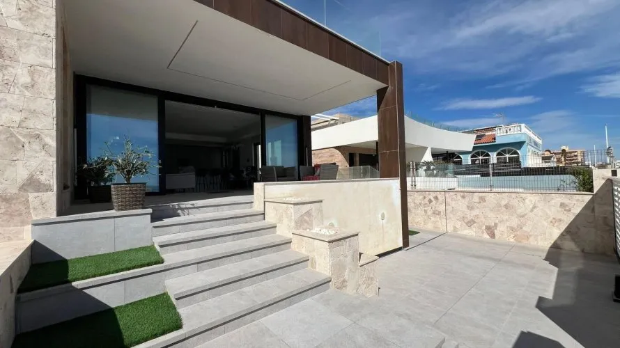 Villa de 5 dormitorios en La Mata, España No. 1966 № 3