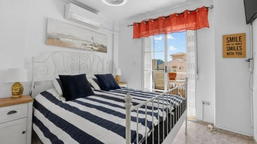 Сasa de 2 dormitorios en Torrevieja, España No. 2448 № 13