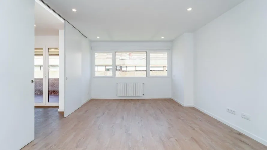 Apartamento de 4 dormitorios en Madrid, España No. 1804 № 1