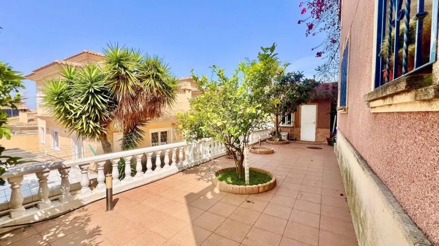 Villa de 3 dormitorios en Torrevieja, España No. 1486 № 19