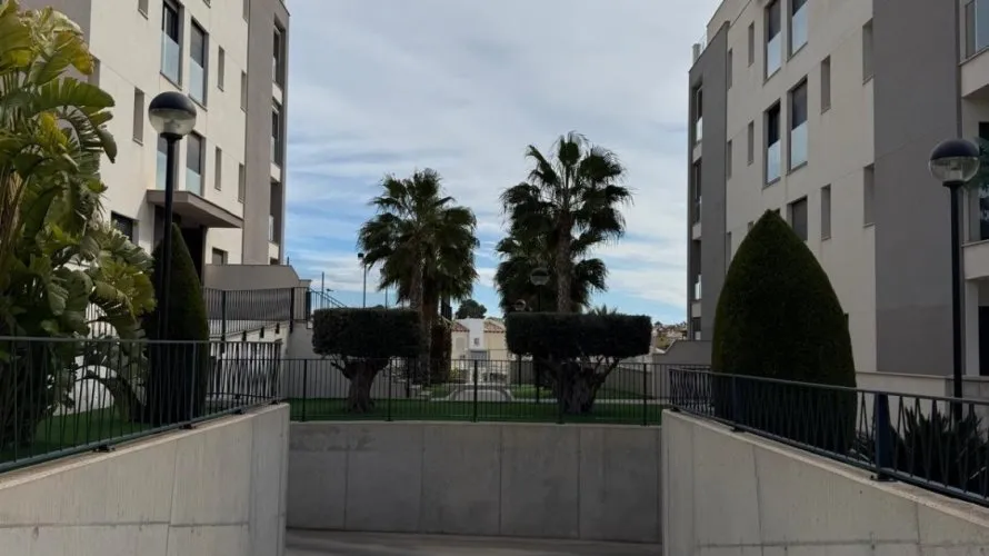 Apartamento de 2 dormitorios en Campoamor, España No. 2605 № 3