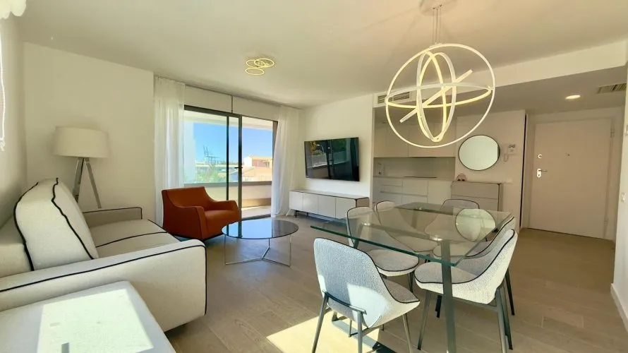 Apartamento de 3 dormitorios en Alicante, España No. 2408 № 2
