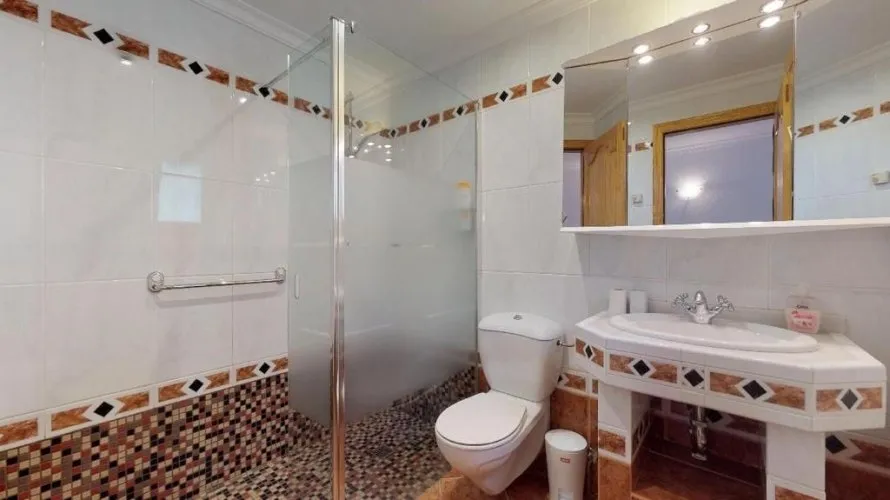 Villa de 7 dormitorios en Maryvilla, España No. 1741 № 24
