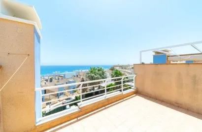 Сasa de 3 dormitorios en Campoamor, España No. 2682