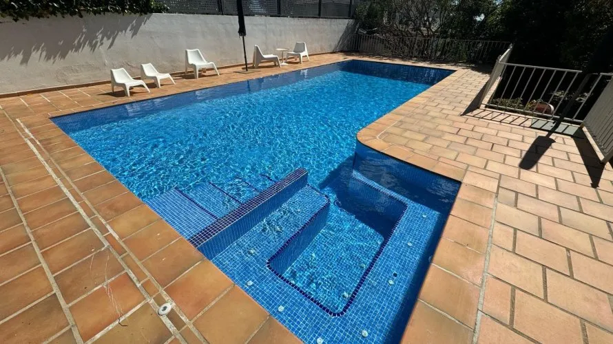 Villa de 4 dormitorios en Riba-roja de Túria, España No. 2601