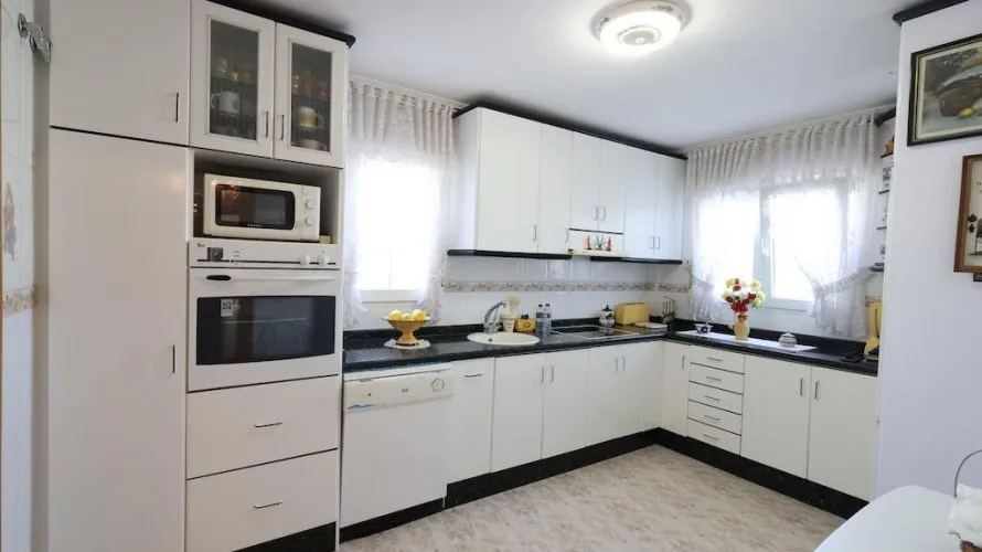 Apartamento de 5 dormitorios en Alicante, España No. 2211 № 2