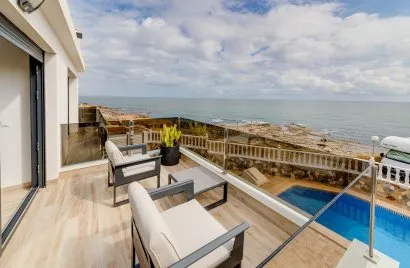Villa de 210m² en Torrevieja, España No. 2068