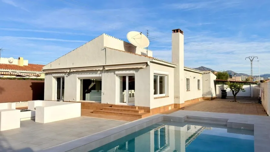 Apartamento de 3 dormitorios en El Campello, España No. 2286 № 3