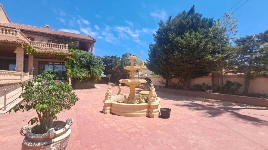 Propiedad comercial de 871m² en La Zenia, España No. 1459 № 6