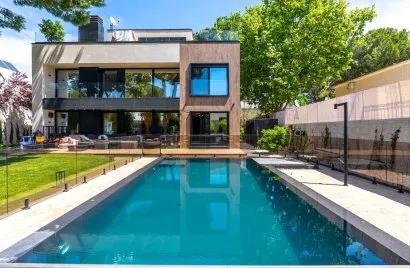Villa de 4 dormitorios en Pozuelo de Alarcón, Spain No. 2624
