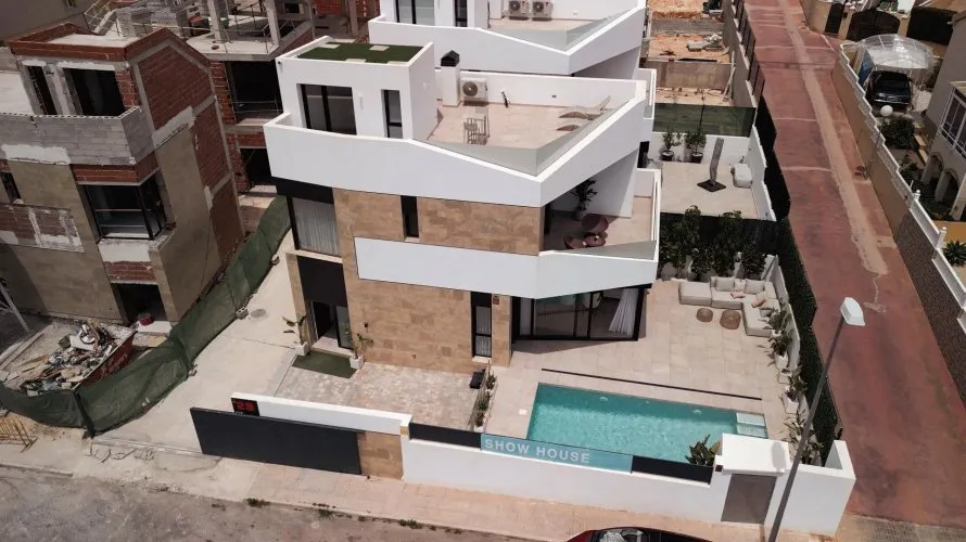 Villa de 3 dormitorios en La Florida, España No. 1913