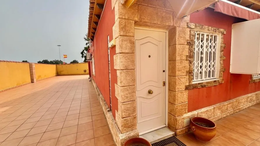 Apartamento de 2 dormitorios en Torrevieja, España No. 2327 № 4