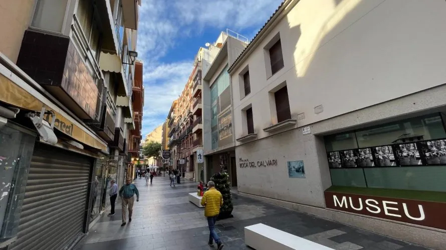 Propiedad comercial de 597m² en Benidorm, España No. 1892 № 3