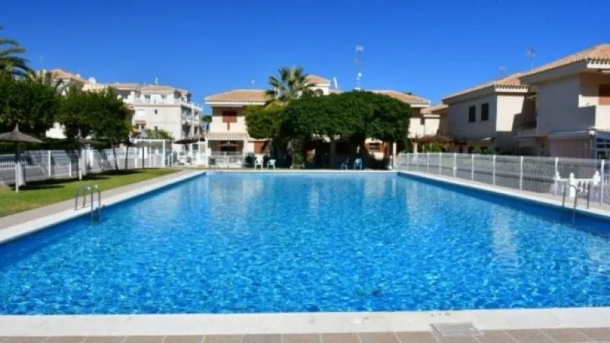Bungalow de 2 dormitorios en La Zenia, España No. 2405