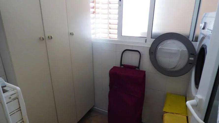 Apartamento de 3 dormitorios en Alicante, España No. 2404 № 2