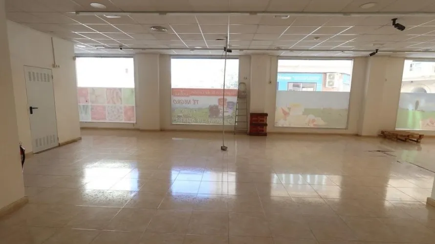 Propiedad comercial de 452m² en Torrevieja, España No. 2104 № 4