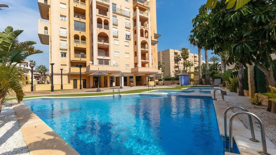 Apartamento de 2 dormitorios en Torrevieja, España No. 2431 № 28