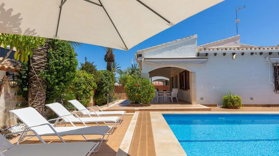 Villa de 4 dormitorios en Alicante, España No. 2086 № 6