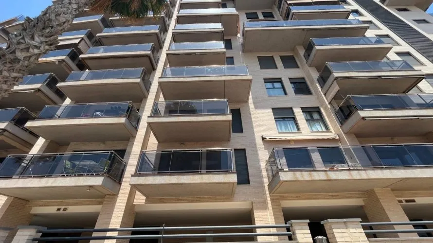 Apartamento de 2 dormitorios en Alicante, España No. 1456 № 1