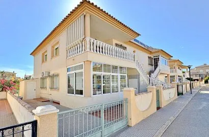 Bungalow de 2 dormitorios en La Zenia, España No. 2168