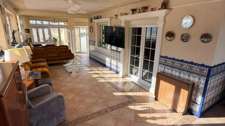 Villa de 4 dormitorios en Villamartin, España No. 2373 № 9