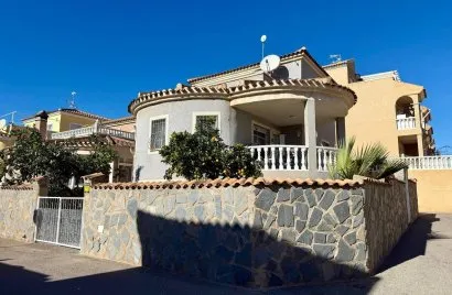 Villa de 4 dormitorios en Playa Flamenca II, España No. 1532