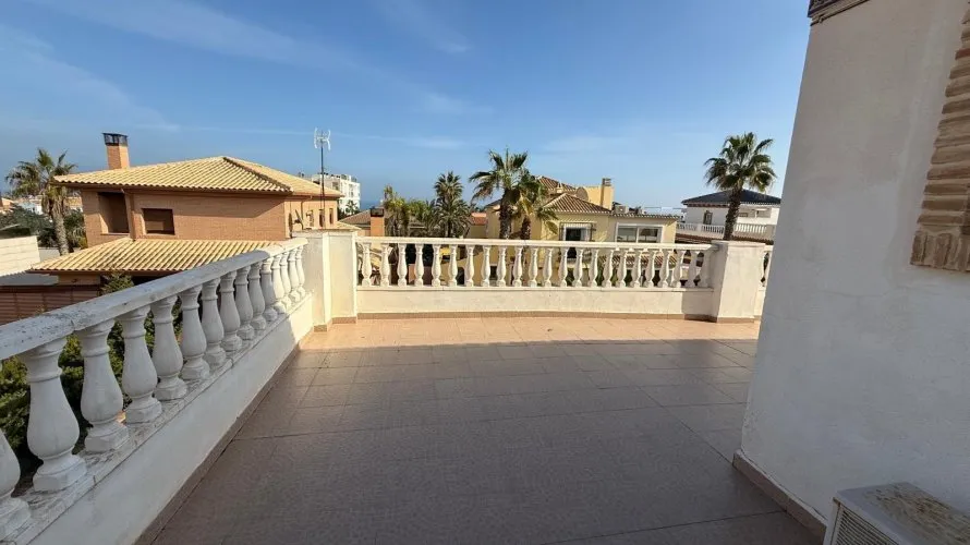 Сasa de 3 dormitorios en Torrevieja, España No. 2323 № 17