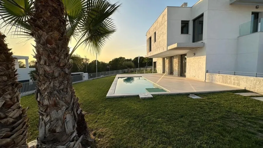 Villa de 4 dormitorios en Finestrat, España No. 2036 № 6