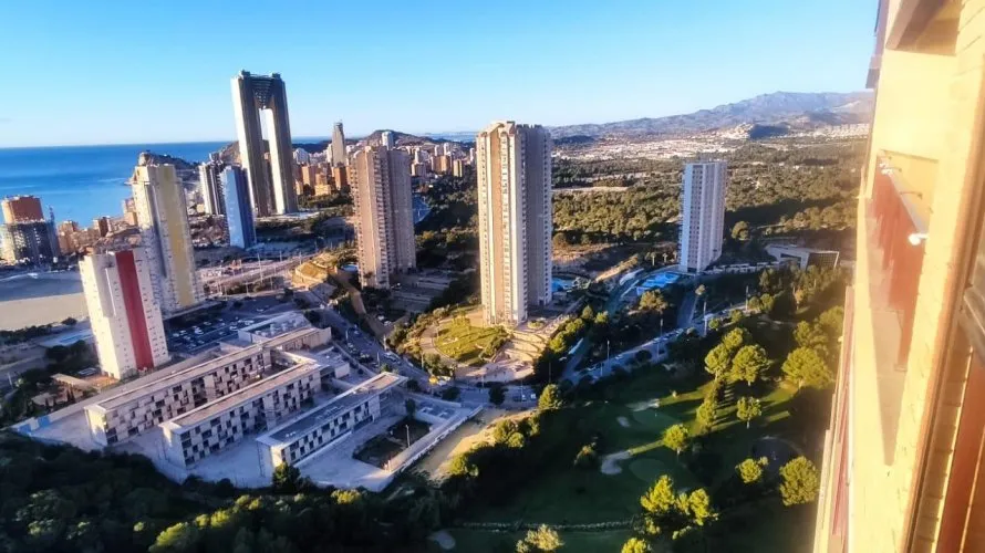 Apartamento de 1 dormitorio en Benidorm, España No. 2032 № 2