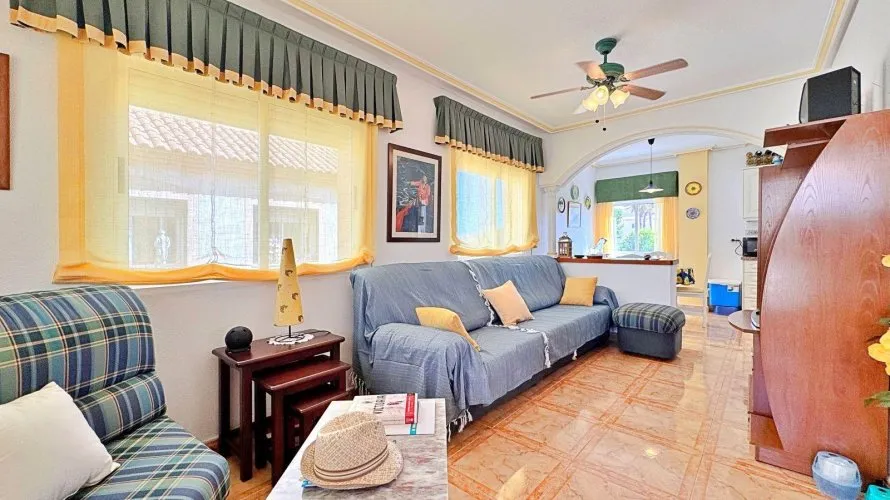 Bungalow de 2 dormitorios en La Zenia, España No. 2168 № 4