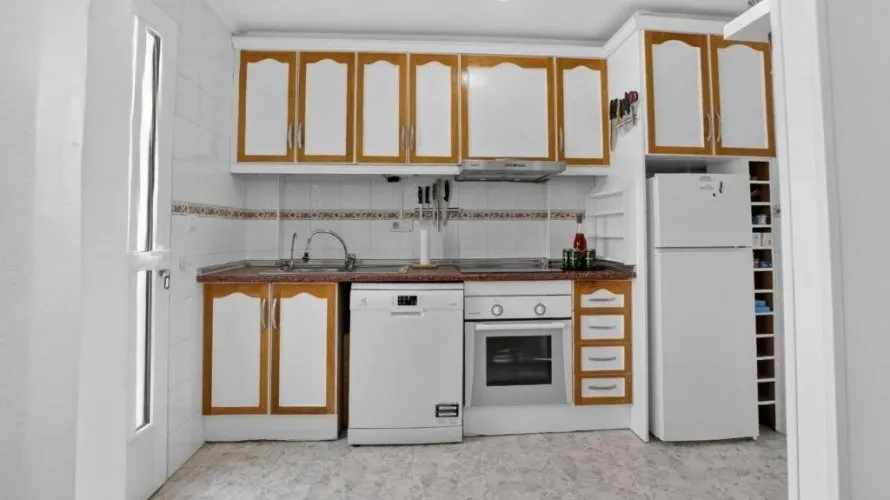 Сasa de 2 dormitorios en Torrevieja, España No. 2448 № 17