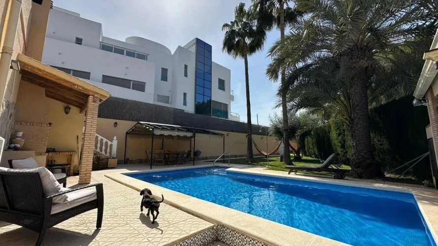 Apartamento de 4 dormitorios en Torrevieja, España No. 2383 № 9