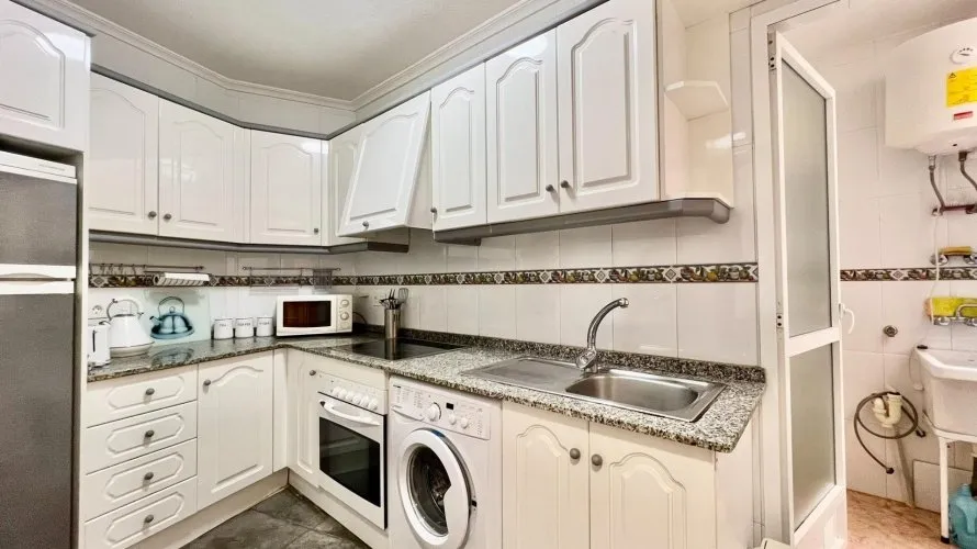 Apartamento de 2 dormitorios en Torrevieja, España No. 2438 № 1