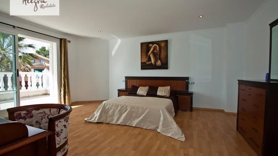 Apartamento de 4 dormitorios en L'Eliana, España No. 2481 № 10