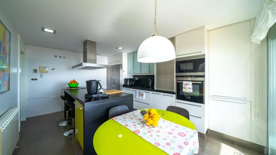 Apartamento de 4 dormitorios en Villajoyosa, España No. 2306 № 2
