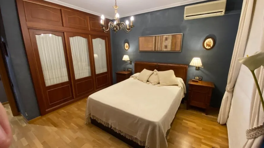 Apartamento de 4 dormitorios en Alicante, España No. 2038 № 1