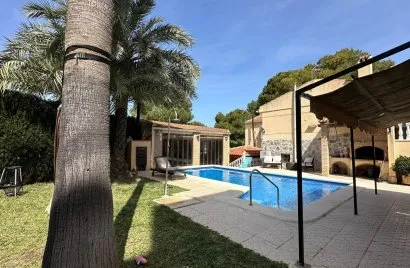 Apartamento de 4 dormitorios en Torrevieja, España No. 2383