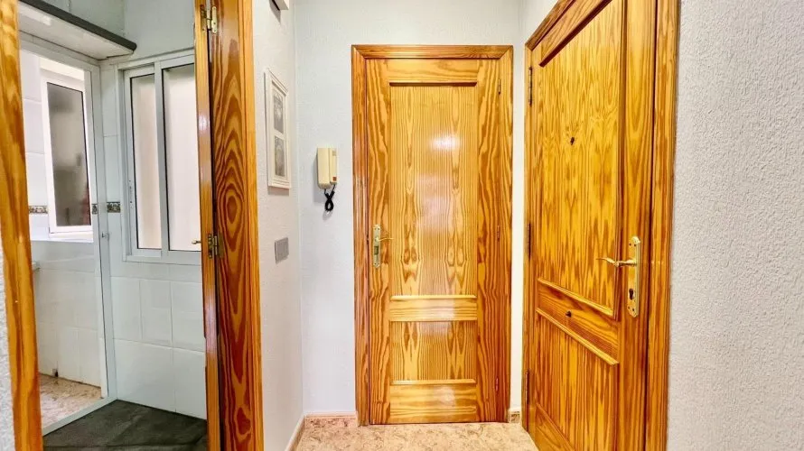 Apartamento de 2 dormitorios en Torrevieja, España No. 2438 № 5