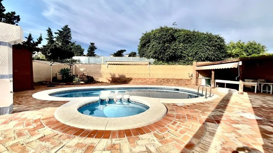 Villa de 4 dormitorios en Torrevieja, España No. 1553 № 4