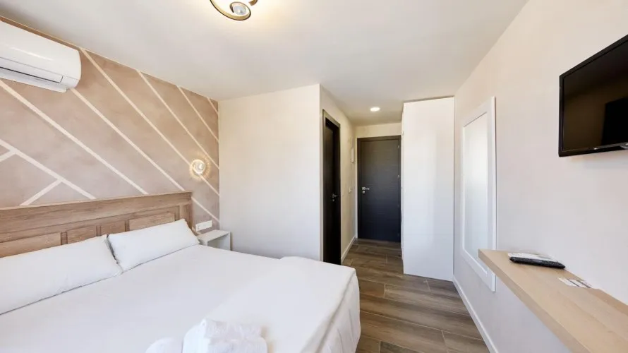 Hotel de 19 dormitorios en Cabo De Las Huertas, España No. 2569 № 15