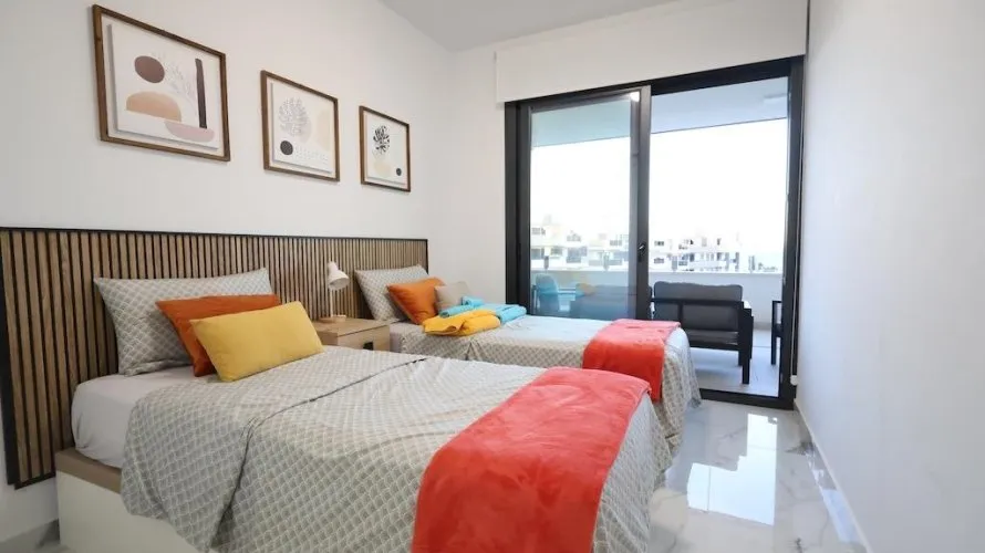 Apartamento de 2 dormitorios en Torrevieja, España No. 2596 № 10