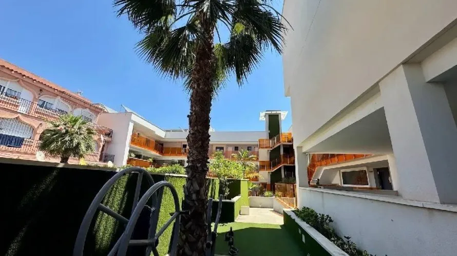 Apartamento de 2 dormitorios en Torrevieja, España No. 2083 № 21