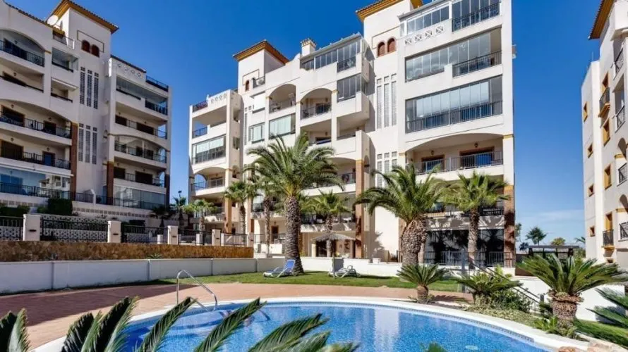 Apartamento de 3 dormitorios en Guardamar del Segura, España No. 1985