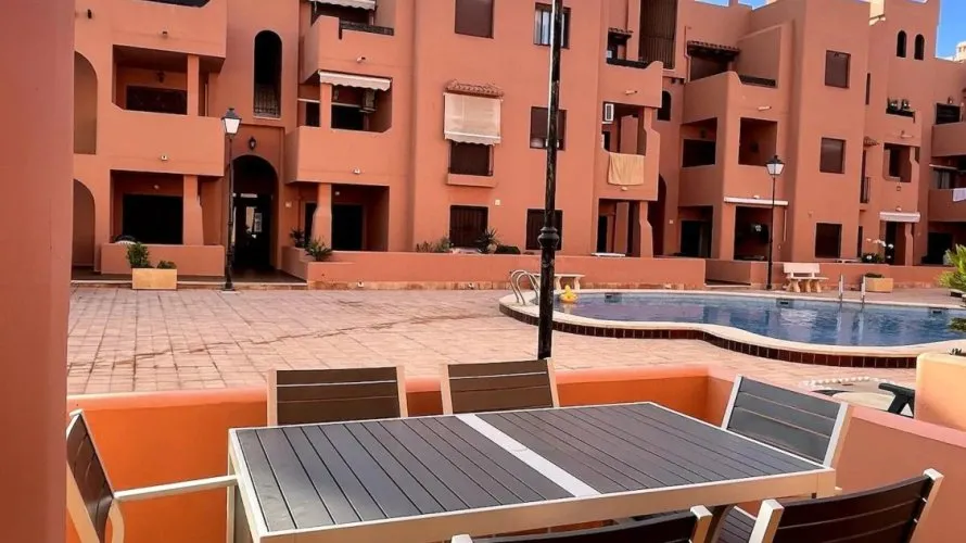 Apartamento de 2 dormitorios en Torrevieja, España No. 2219 № 1