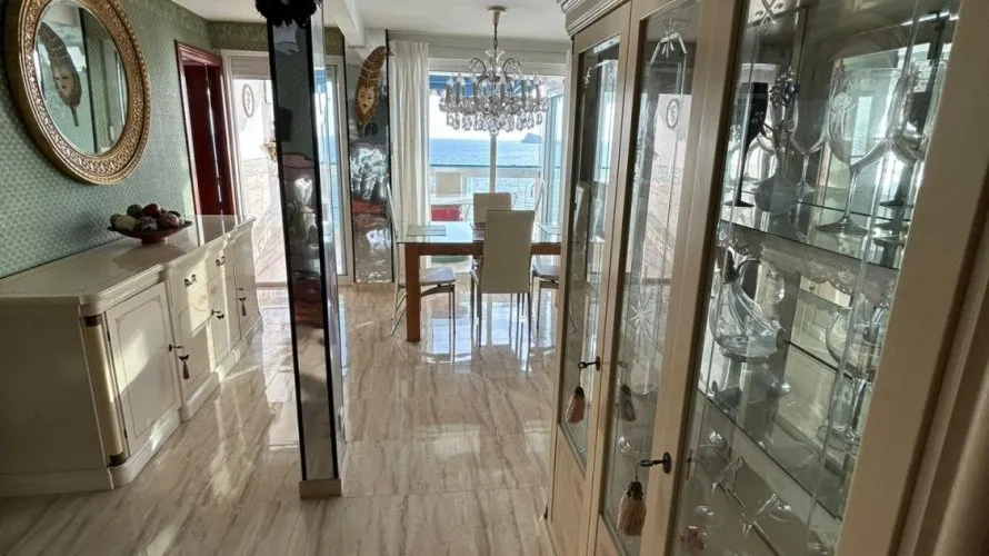 Apartamento de 2 dormitorios en Benidorm, España No. 2000 № 27