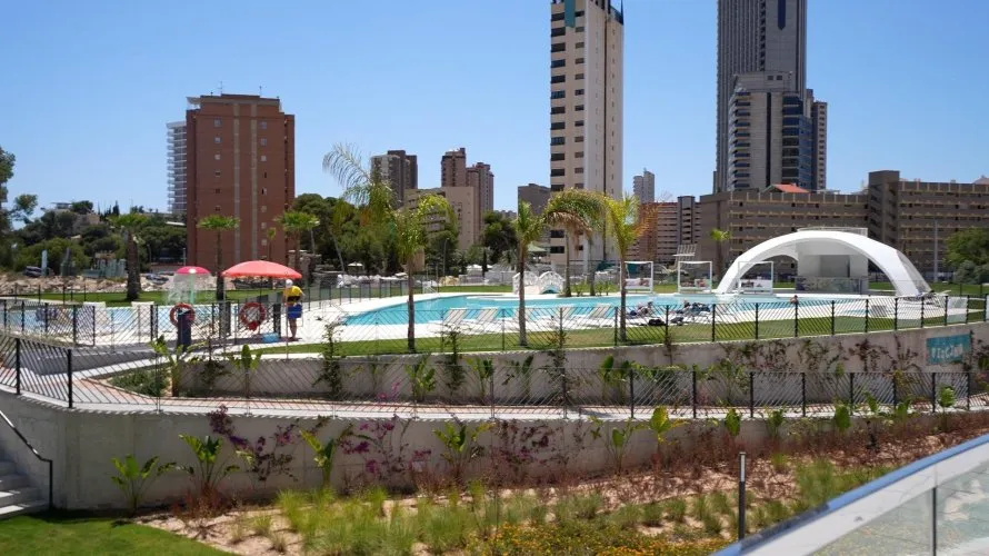 Apartamento de 2 dormitorios en Benidorm, España No. 2521 № 7
