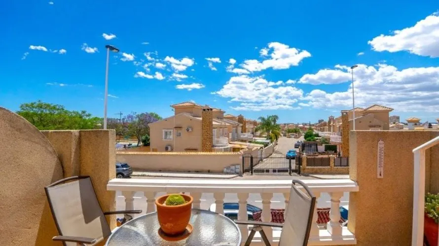 Сasa de 2 dormitorios en Torrevieja, España No. 2448 № 8