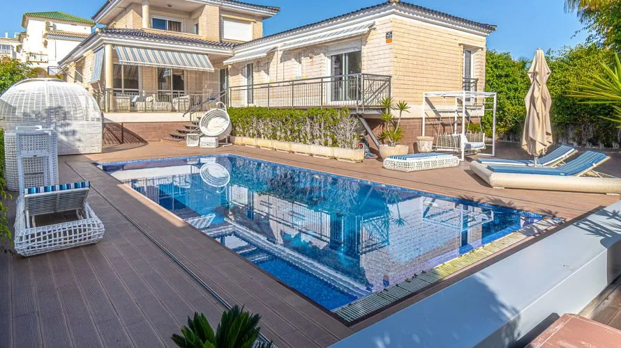 Villa de 370m² en La Mata, España No. 2331 № 1