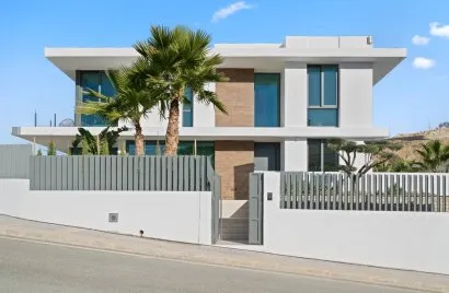 Villa de 4 dormitorios en Benidorm, Spain No. 2403